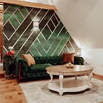Rataskaevu Boutique - 7 Unique *