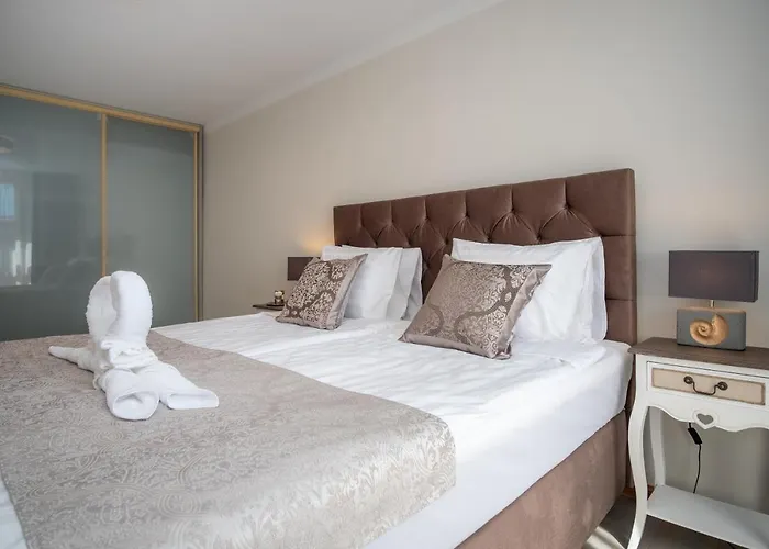 Rataskaevu Boutique - 7 Unique * Talin